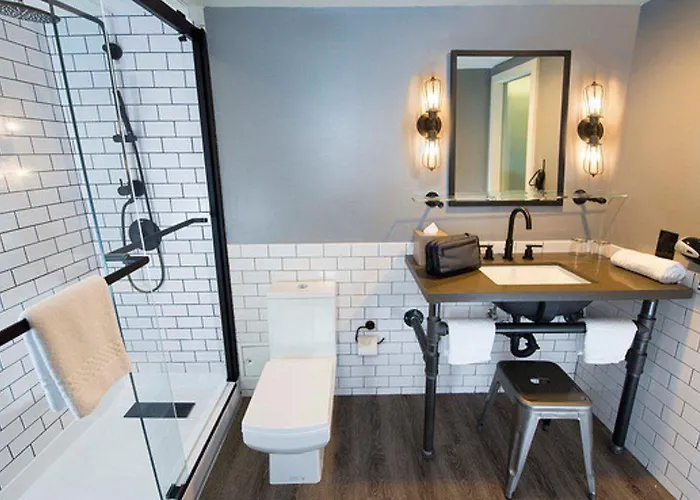 Moxy Phoenix Tempe/asu Area